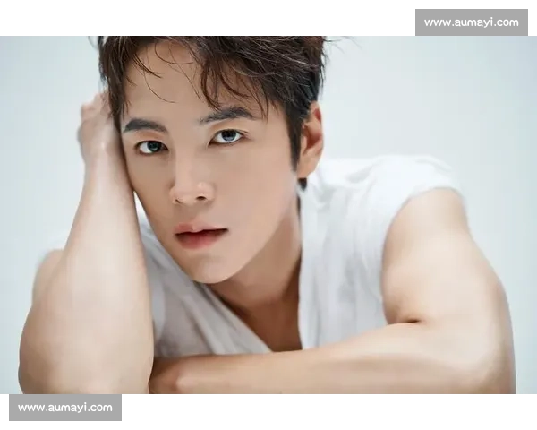 张根硕:韩国男星的多面魅力 张根硕:韩国男星的多面魅力