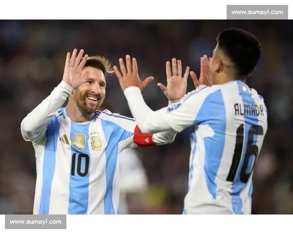 当足球遇上哨声,世界杯裁判的“生死时速” 当足球遇上哨声,世界杯裁判的“生死时速”